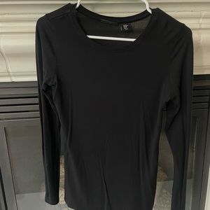 adrienne vittadini black sleek long sleeve, size S